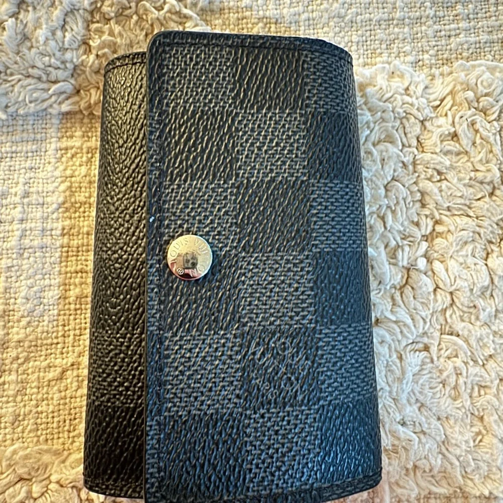 Authentic Louis Vuitton Graphite 6 Key holder